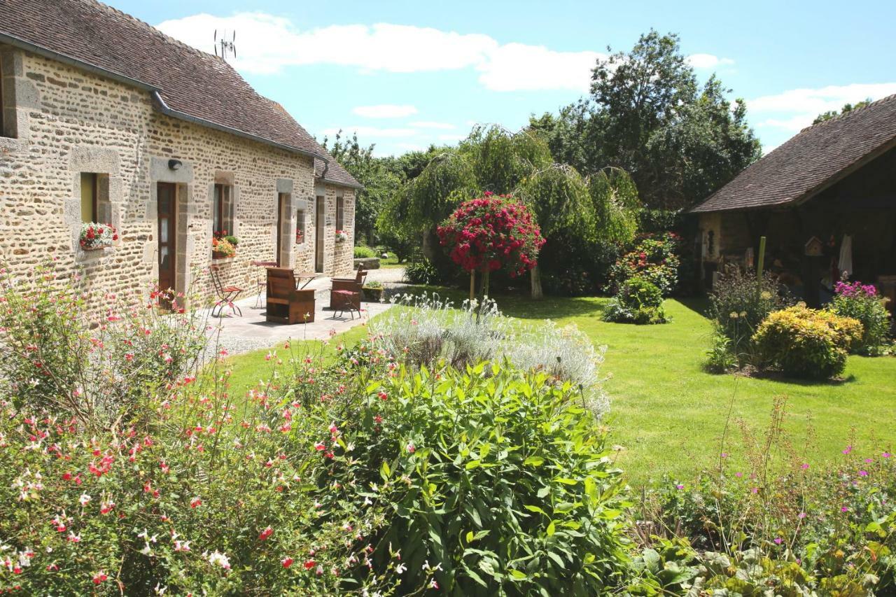 Saint-Denis-sur-Sarthon Chambre D'Hote Courtoux מראה חיצוני תמונה